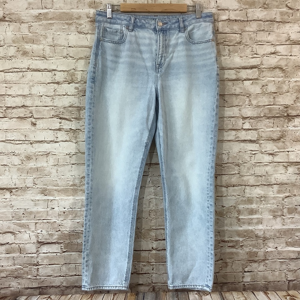 AE American Eagle Strigid Mom Jeans Light Wash 10